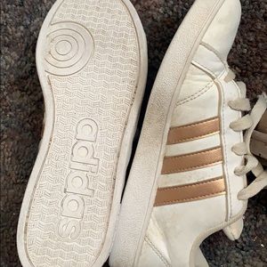 Little girl adidas worn once little girls sz3